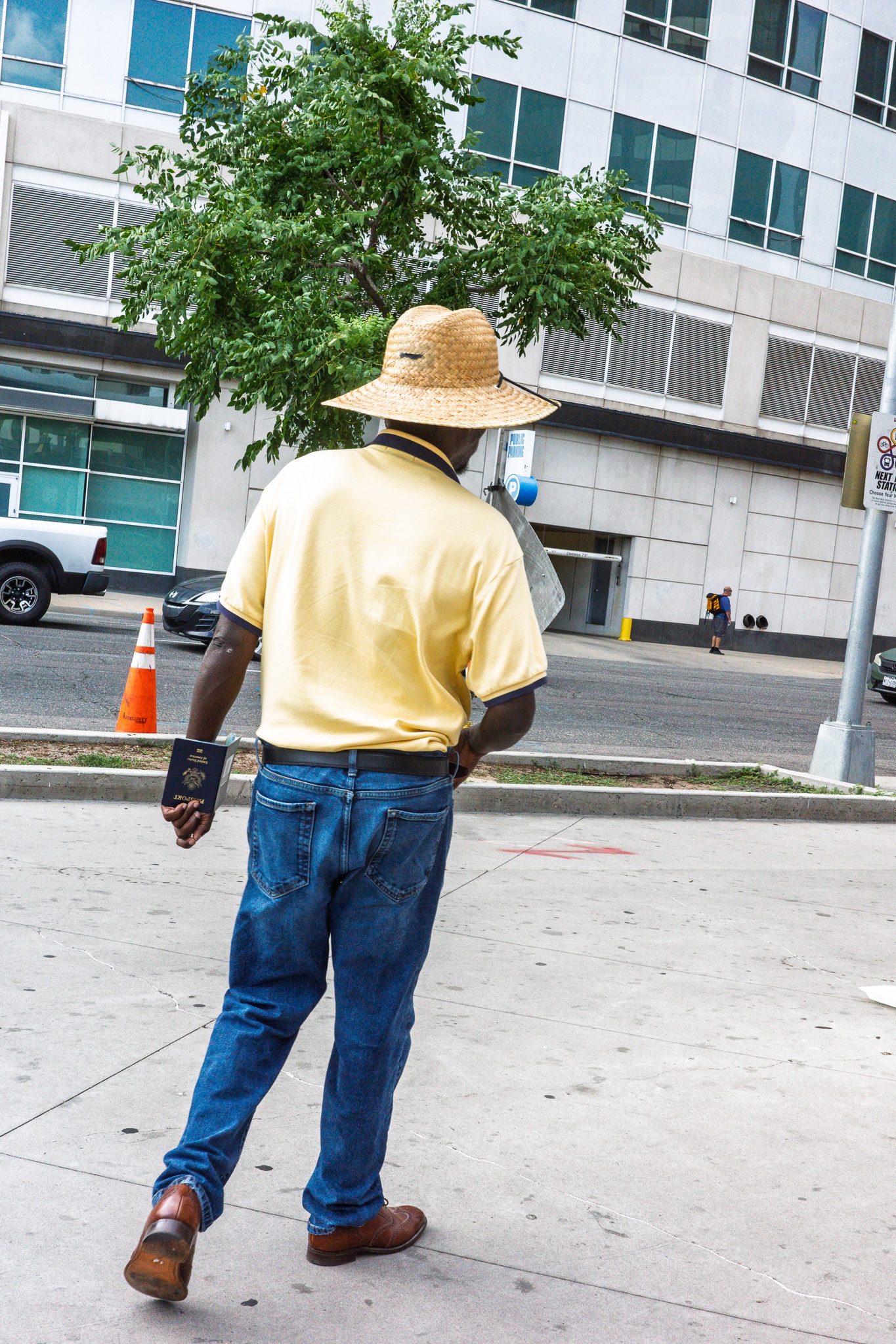 Urban Traveler in Yellow