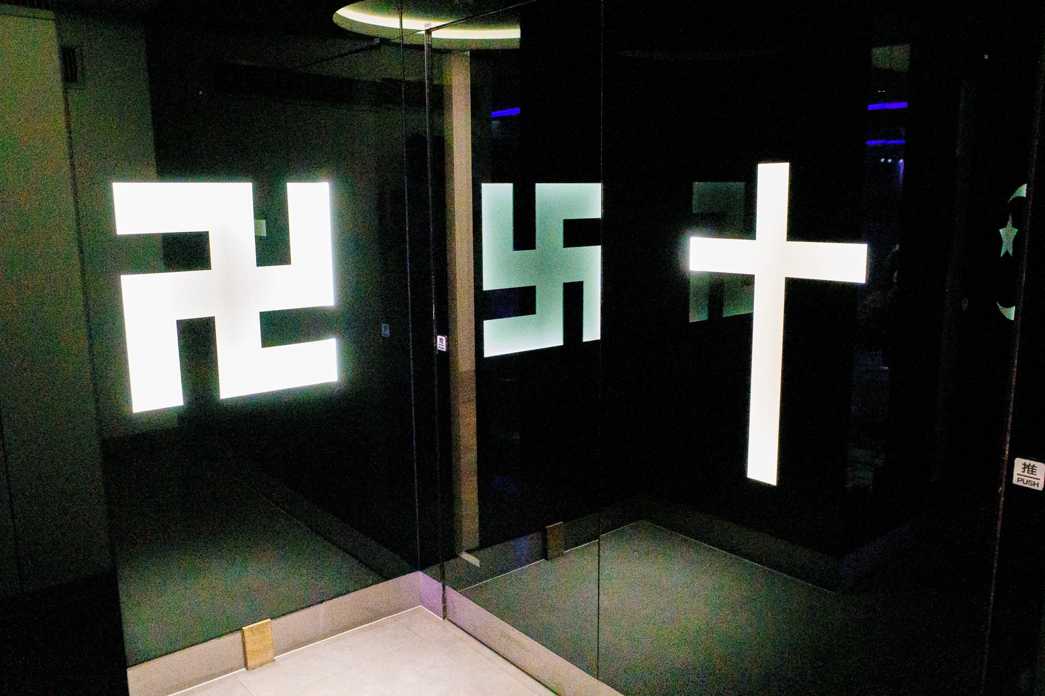 Contrasting Symbols in Darkness