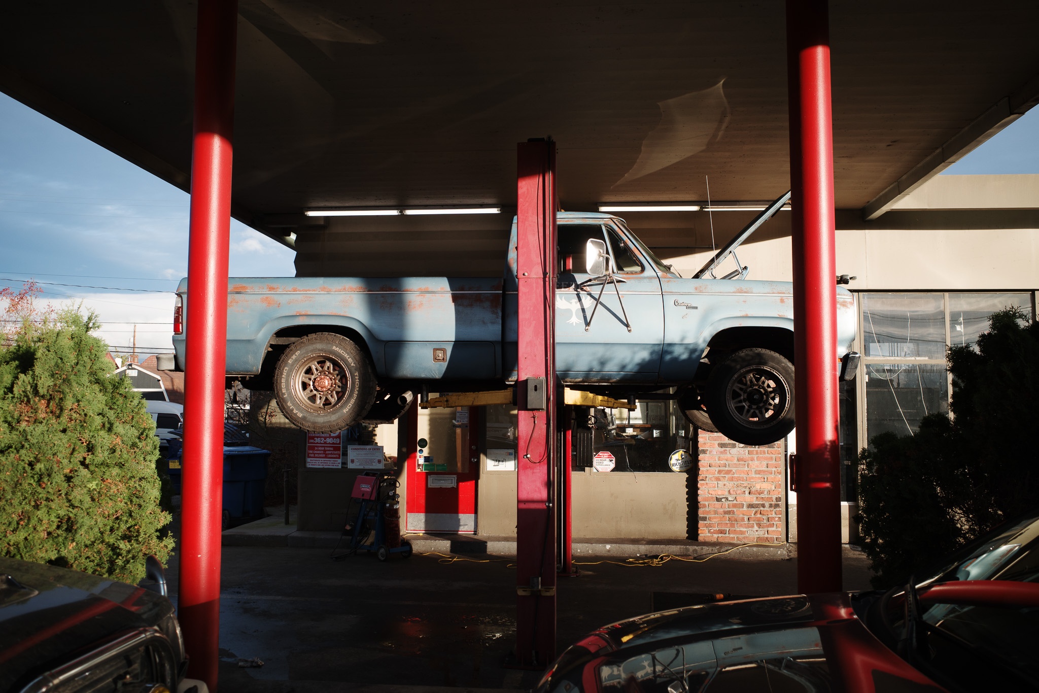 Mechanic's Workshop: Blue Pickup